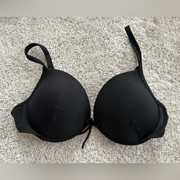 Victoria's Secret 32DD swimsuit top - Picture 1 of 3
